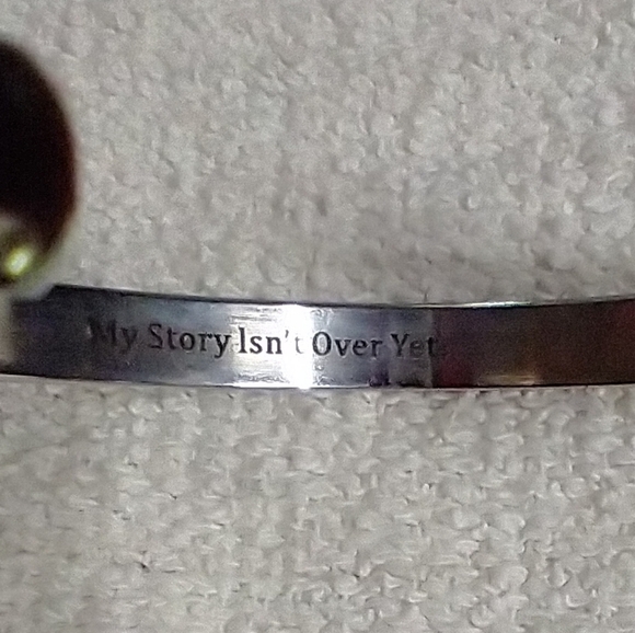 Silvertone my story isn't over yet cuff bracelet - Picture 2 of 4
